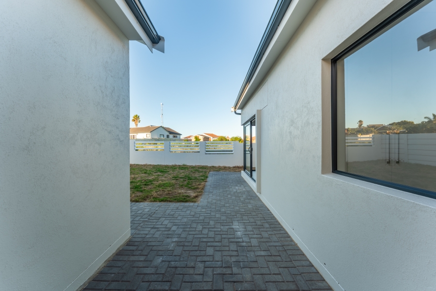 3 Bedroom Property for Sale in Wavecrest Eastern Cape